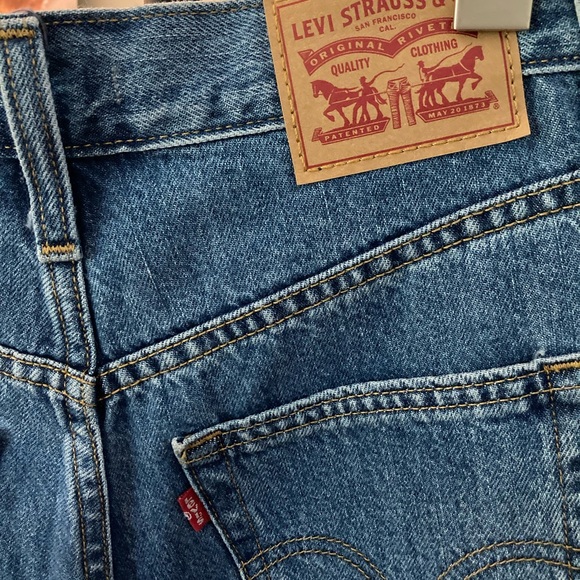 Levi’s - High Waisted Straight Jean - Size 26 - Picture 4 of 5